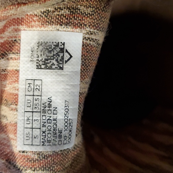 TOMS Women's Desert Taupe Suede Wedge Booties. Size 5.  EUC - Picture 3 of 6